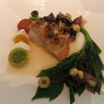 スズキ科の魚を使ったアクアパッツァ　ホタルイカを添えて