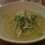 翠園 - ランチの鶏そば大盛です。ヾ(@⌒￢⌒@)ノ ウマヒィ