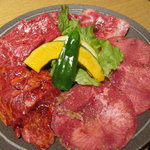 焼肉 赤牛 - ぜいたくランチのお肉（カルビ、ロース、ハラミ、タン塩）