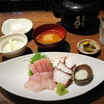 すし居酒屋まんげつ - 天然島魚刺身定食