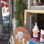 ひらの - ビールも販売店内で飲みます。