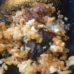 うなぎの京楽軒 - 中の鰻は関東風に食べれるのですが…
待ちきれずに(//∇//)一気に食べちゃいます。