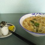 七福屋 - 牛蒡天うどん 430円 むすび1個 60円・結びは1個から頼めましたが、小ぶりなので1皿(2個入)で良かった！