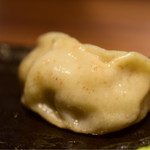 肉汁餃子のダンダダン - 餃子の皮は、全粒粉です。風味増し