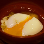 肉汁餃子のダンダダン - 餃子ライス@630円（税込680円）に付いてくる、温泉玉子