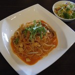 コキリ カフェ - 料理写真:Aランチ（鳥むね肉とキノコのトマトクリームスパゲティ）@950
