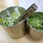 安福亭 - テーブルのネギは好みで追加