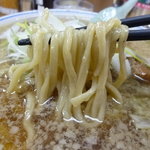 うどんのような太平打ち麺