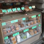 手焼せんべい 都賀野 - 陳列棚