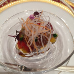 京王プラザホテル - アミューズグール
            漬け鮪と彩り野菜を入れたポン酢ジュレ