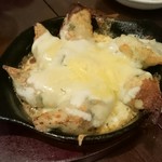 鉄鍋餃子・石焼炒飯 龍神 - チーズ餃子‼中にチーズかと思いきや上にたっぷりチーズかけ