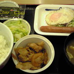 松屋 - 2011/01/19　ソーセージエッグ定食＋豚皿380円802kcal