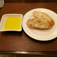 サバティーニ・ディ・フィレンツェ 大丸東京店 - バゲットとオリーブオイル