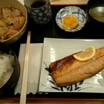 あづま - 焼き魚の定食（焼き鯖と鶏肉の生姜煮）