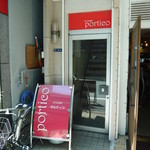 portico - お店の入り口