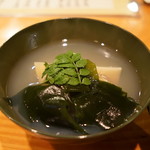 日本料理 たかむら - お椀 筍、わかめ、こごみ、蛤