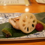 日本料理 たかむら - 焼物 甘鯛 酢蓮根 ヤマモモ 山椒の実