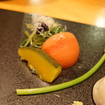 日本料理 たかむら - カタクリのお浸し アメーラトマト 黒皮南瓜
      アスパラソバージュ 下関天然虎河豚白子の塩焼き
      浅利と春菊のごま寄せ（天然子持ち昆布）