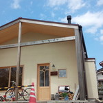 もりのひと - まだ、玄関周りは工事中でした