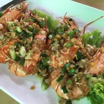 NO SIGNBOARD SEAFOOD Restaurant - エビのニンニク炒め