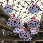 鮨 あらい - 草間彌生のかぼちゃオブジェ