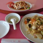 中華 太陽 - 五目揚げ焼そばと棒々鶏