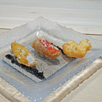 三谷 - ムラサキ雲丹、金目鯛、牡丹海老の天ぷら