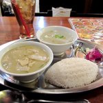 PUEN - 期間限定ランチのグリーンカレー（ライス・スープ付\525/ドリンク別）です