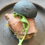 ザ・ラウンジ byアマン - 炭パンのサンドイッチ