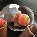 ザ・ラウンジ byアマン - ダイヤモンドのような容器の中に、いちご♪