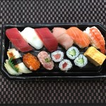 Chiyoda Sushi - ちよ折・にしき￥899（ ’17.04）