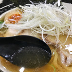 はじめ製麺所 壱 - 魚介系醤油だしスープ