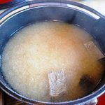 めん処小牧庵 - 味噌風味の出汁には鯖がたっぷり