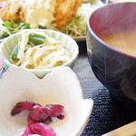 Wakataka - 2017年4月　味噌汁と小鉢