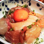めしの助 - 海鮮丼のアップ
