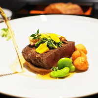 ナベノ-イズム - 国産牛フィレ肉をのV.C.C.焼き コンソメアンフージョンに浮かべて