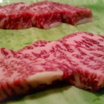 味鉄 - 手前宮崎メス、奥神戸牛のロース(だと思う)