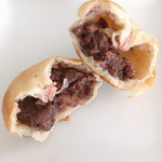 カタネベーカリー - 桜あんぱん @120円 断面