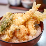 Tempura Kamon - 海老・穴子（１本）・野菜の天丼