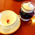 Garden cafe Bonheur - フレッシュハーブティーは桜の紅茶
