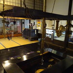 そば処　織匠 - お店に入ると囲炉裏がありました。