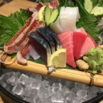 Uoteru Sushi - おまかせ造り盛り合わせ（7種盛り）（￥1580）