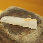 鞍馬口 寿星 - お通し「酒盗烏賊の石焼」