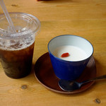 久留米ラーメン清陽軒 - ホットになった舌を極うま杏仁豆腐とアイスコーヒーで癒します。