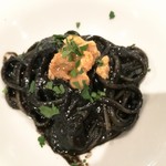 ラカンデラ - ウニとイカ墨のパスタ