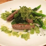 ラカンデラ - 子羊の腸詰と小松菜と菜の花添えそら豆のソース