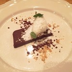 ラカンデラ - チョコテリーヌ　アイスパウダー添え