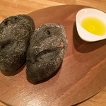 ラカンデラ - イカ墨パン