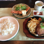 Kurotsukumutsushiyu - 鉄板焼ハンバーグ（おろしポン酢）と海老フライセットはスープとコーヒー付きで1,000円（税込）