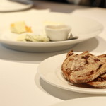 バンケット - チーズ各種　ライ麦パン